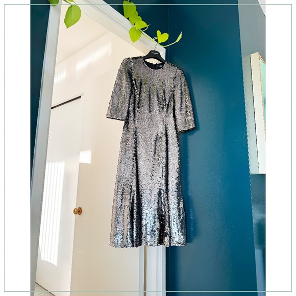 $4950 Dolce & Gabbana Silver and Gold Long Sleeve Sequined Runway Dress - Picture 4 of 9